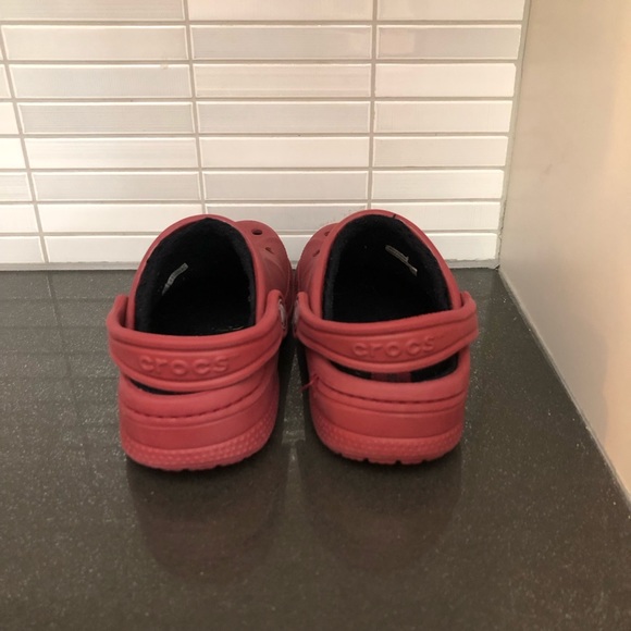 Unisex Red lined youth CROCS - Picture 4 of 10